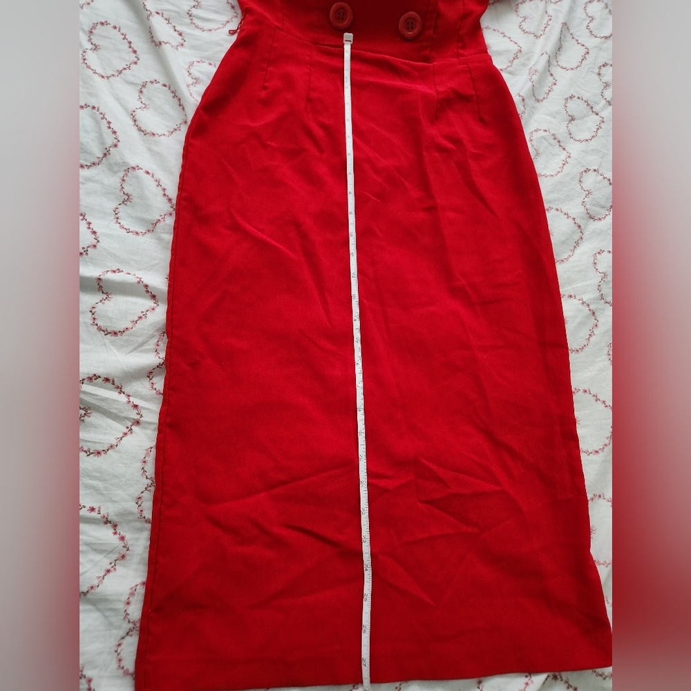 Beautiful red dress - Picture 7 of 9